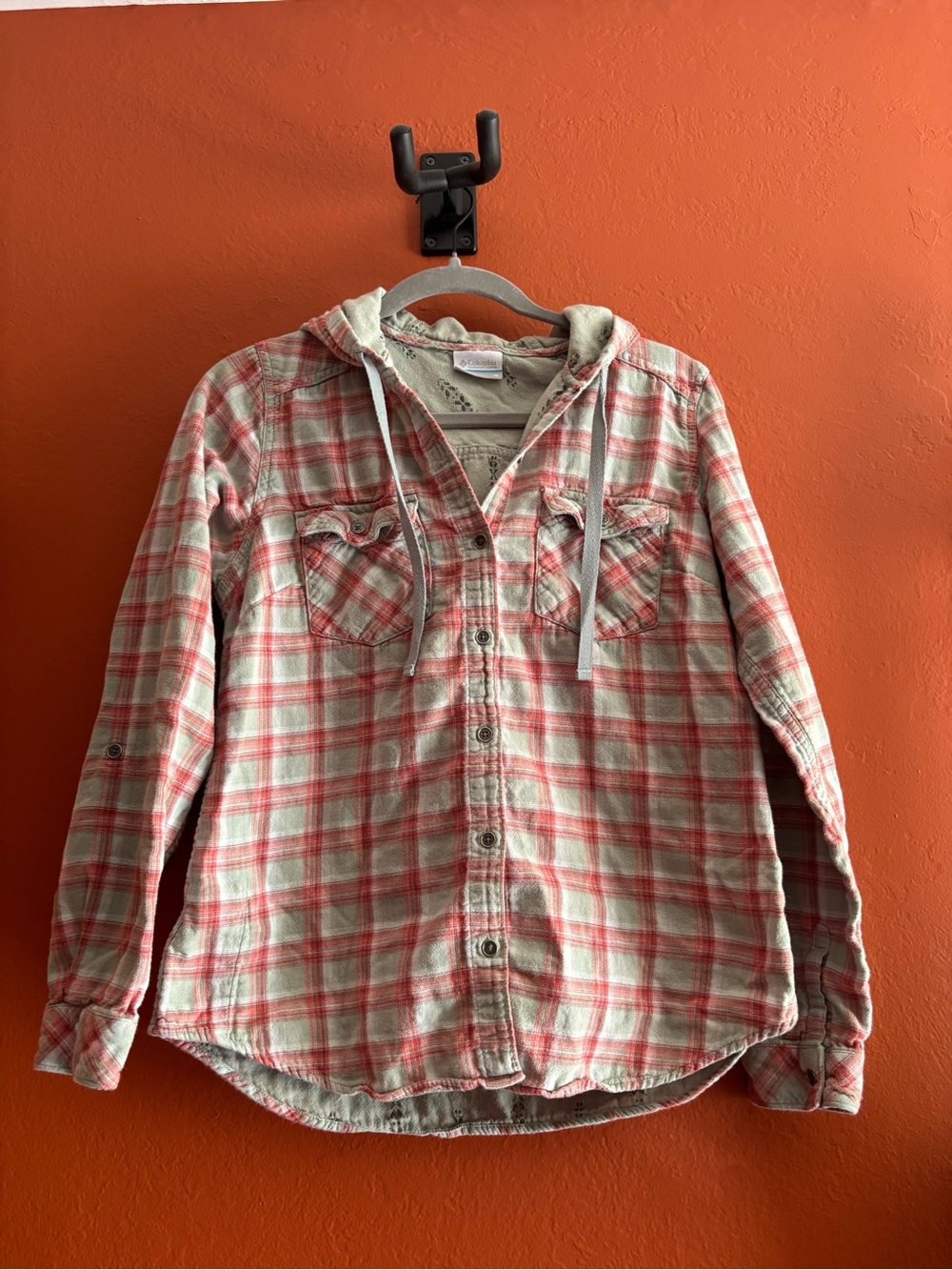 Columbia women’s hooded plaid button up size medium